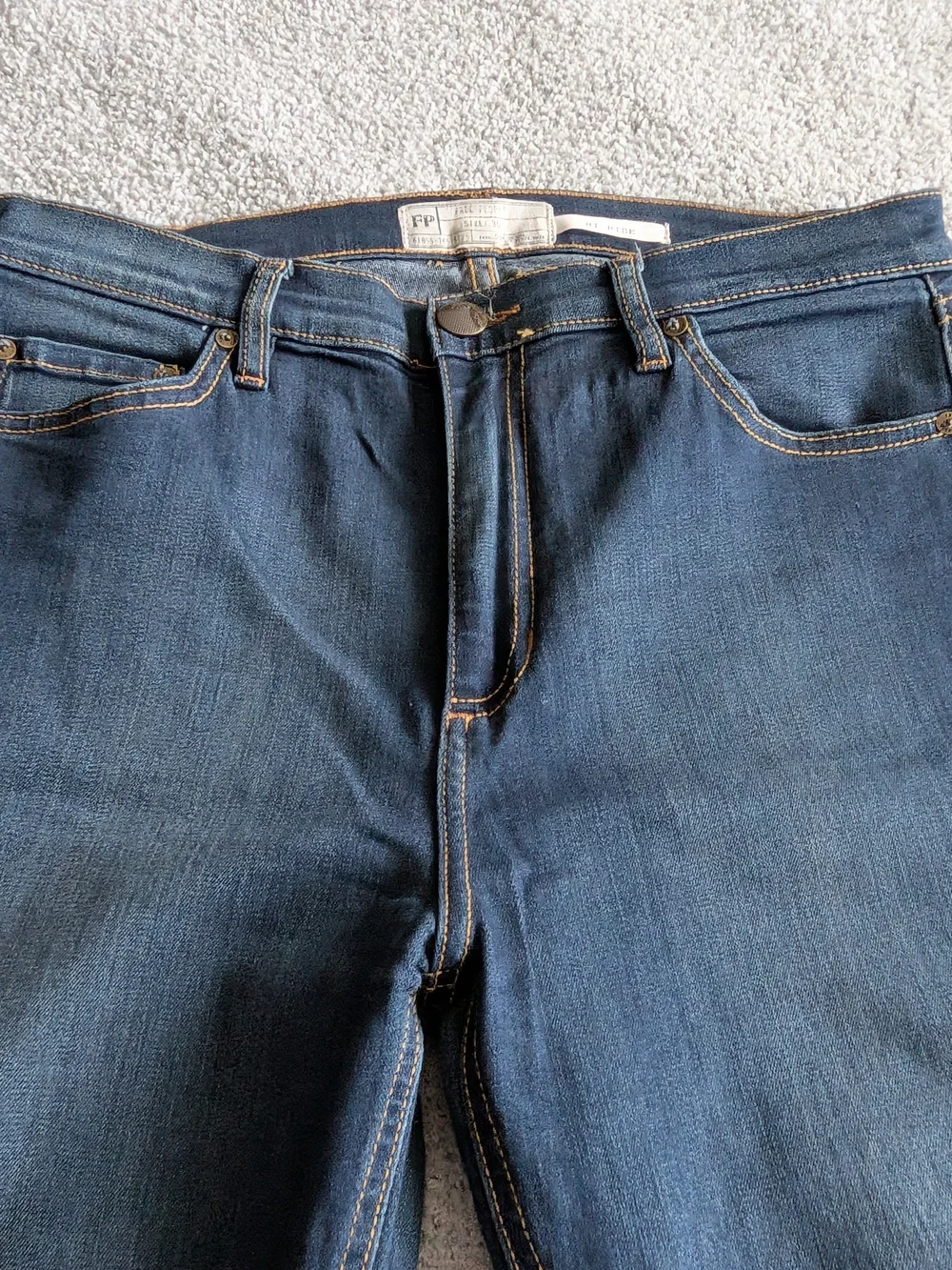 🌼B2G1🌼 Free People Dark Indigo Straight Leg Jeans NWOT